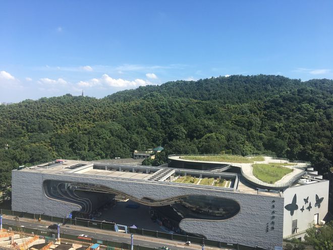 杏彩体育铝幕墙铝合金型材幕墙中特幕墙：以墙为布 为建筑“量体裁衣”